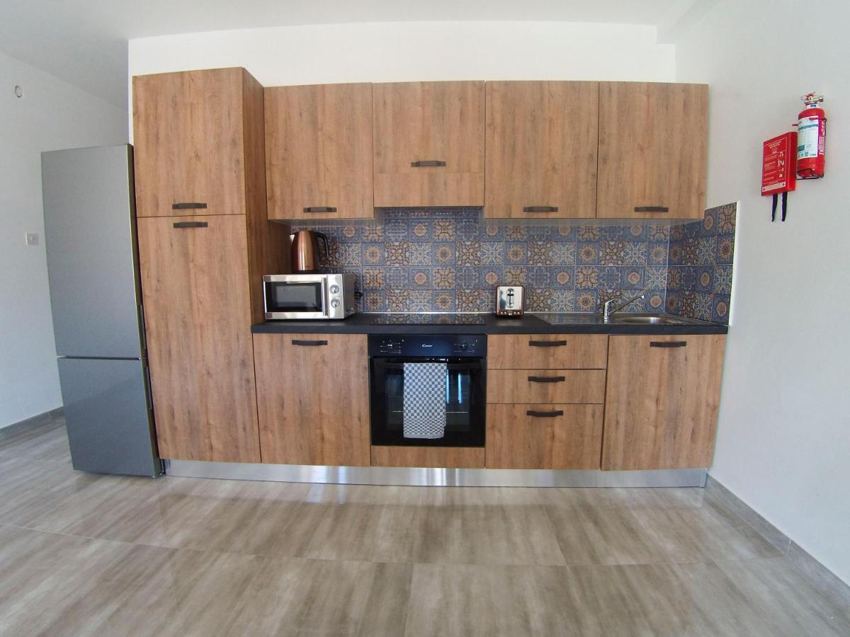 F7 Room 2, Private Bedroom Two Single Beds Shared Bathroom In Shared Flat 姆西达 外观 照片