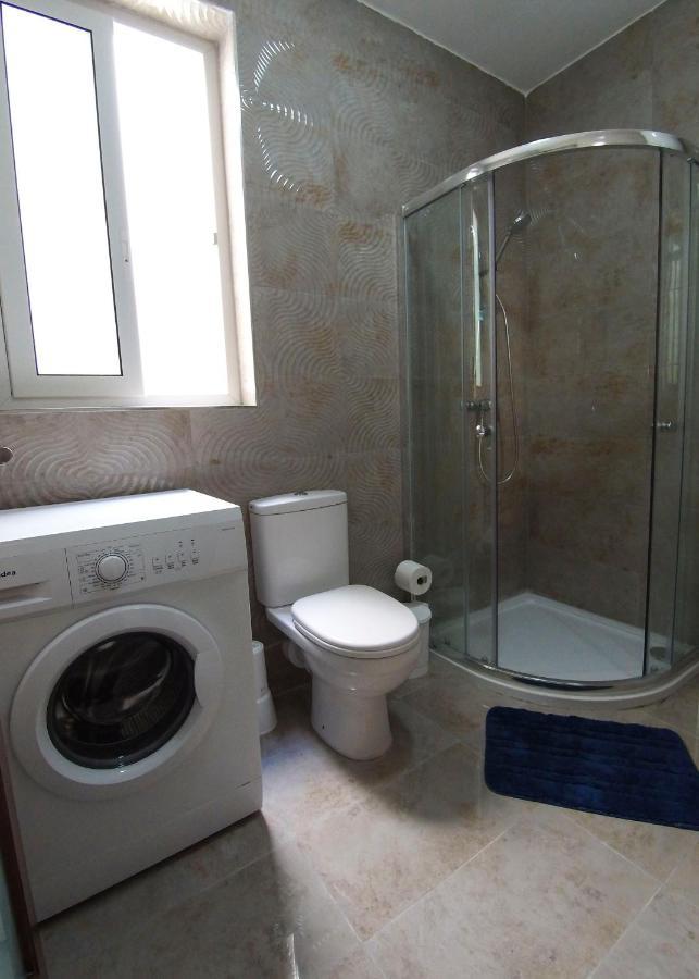 F7 Room 2, Private Bedroom Two Single Beds Shared Bathroom In Shared Flat 姆西达 外观 照片